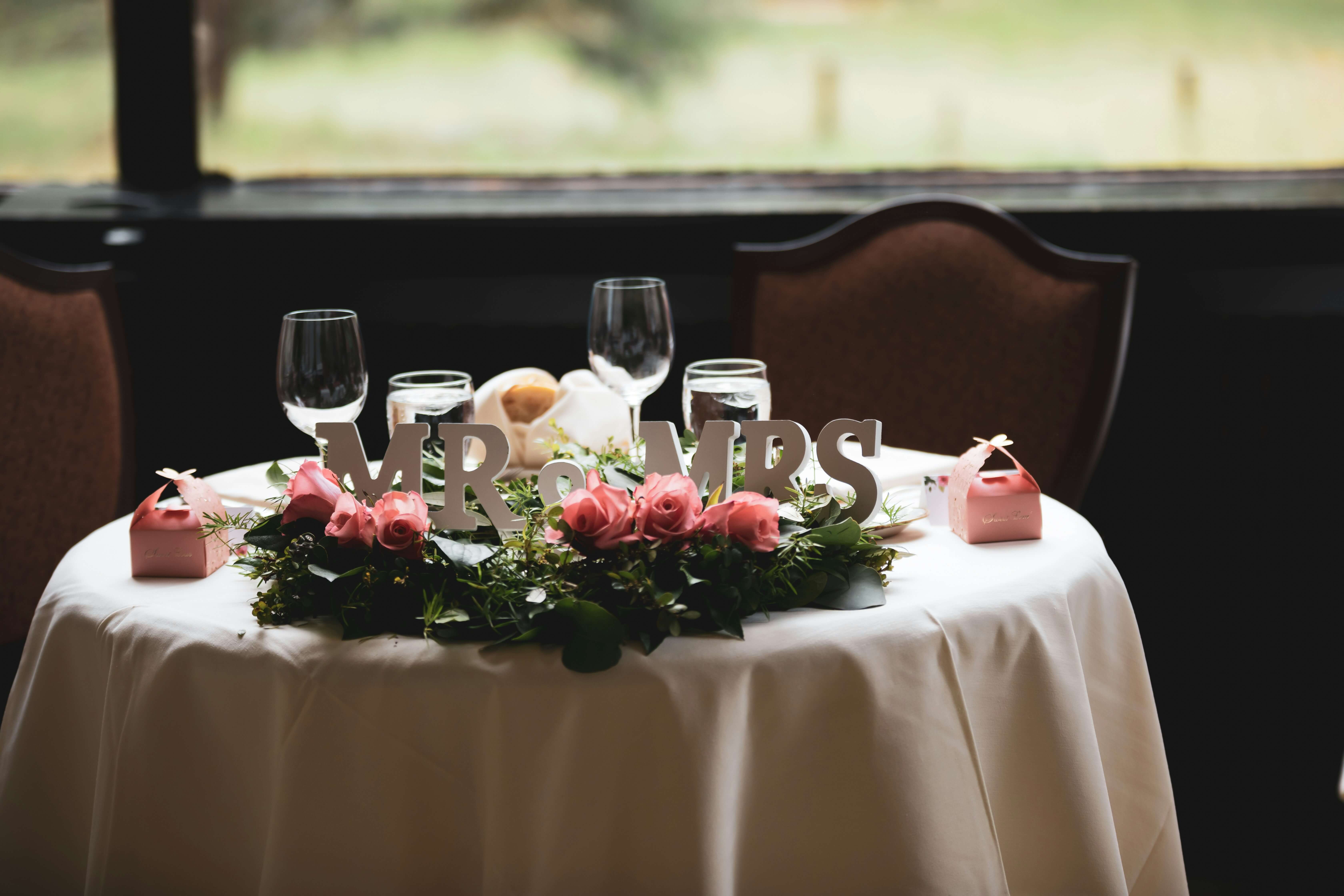 Table decor roses